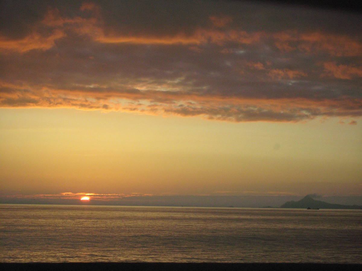 白浜から見る夕日